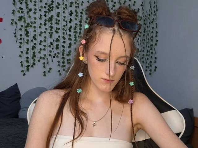 VikkiShon live cam on BongaCams