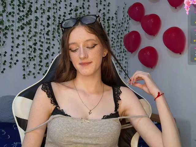VikkiShon live cam on BongaCams