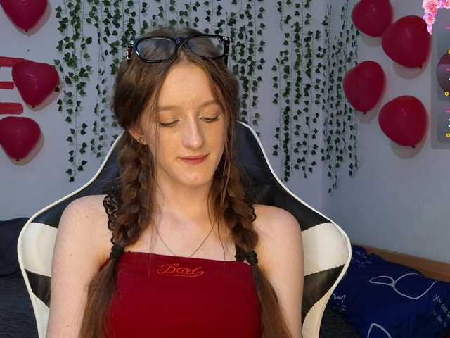 VikkiShon live cam on BongaCams