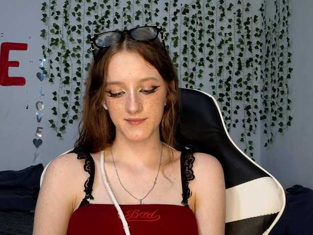 VikkiShon live cam on BongaCams