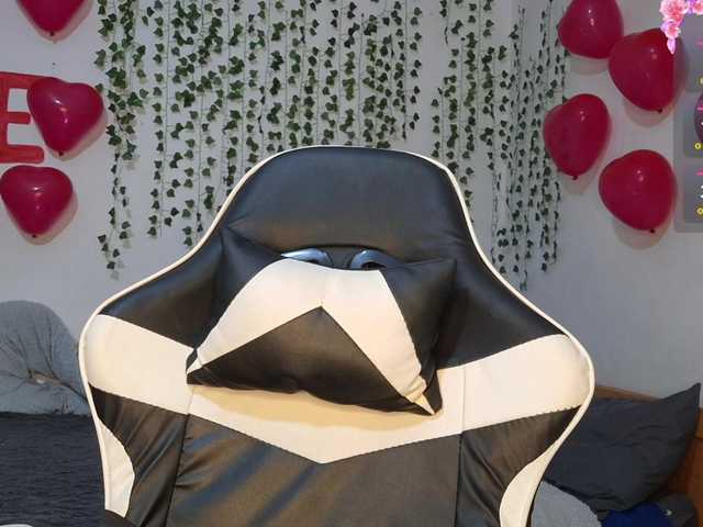 VikkiShon live cam on BongaCams
