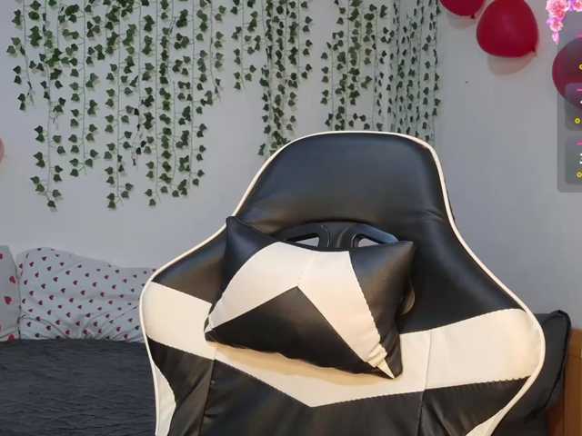 VikkiShon live cam on BongaCams