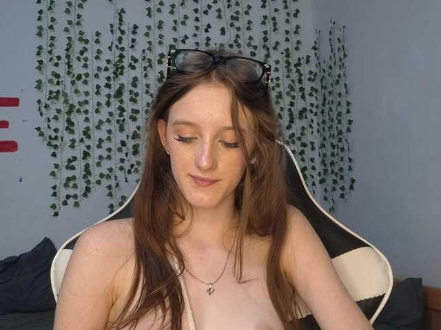VikkiShon live cam on BongaCams