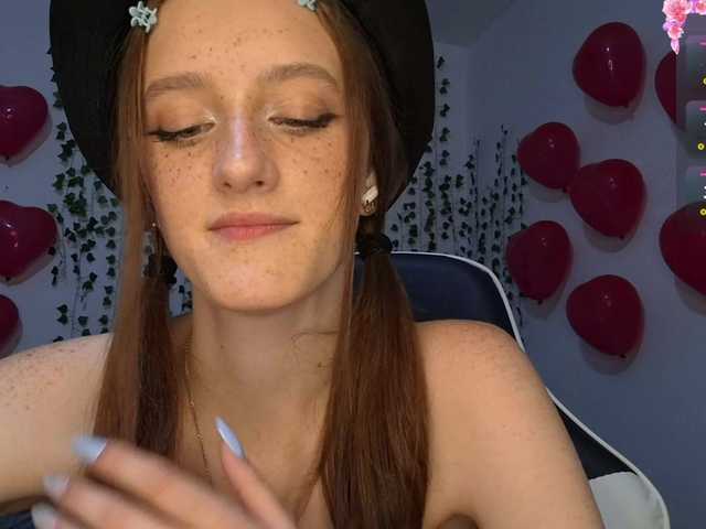 VikkiShon live cam on BongaCams