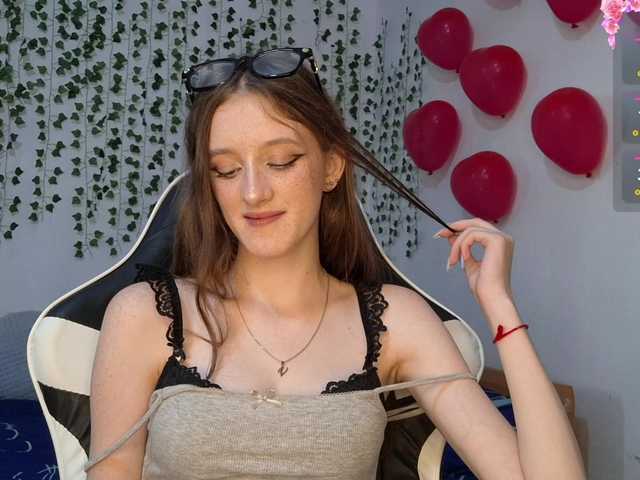 VikkiShon live cam on BongaCams