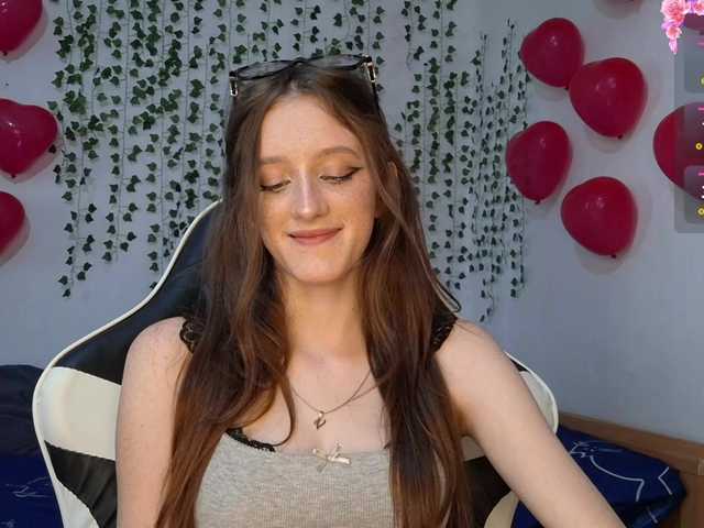 VikkiShon live cam on BongaCams