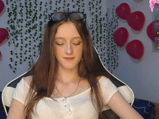 VikkiShon live cam on BongaCams