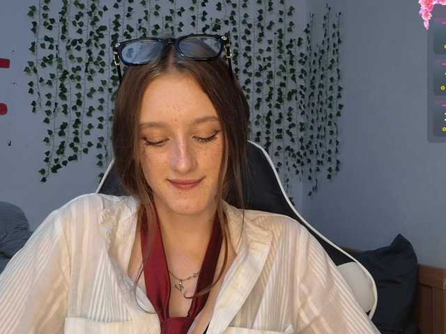 VikkiShon live cam on BongaCams