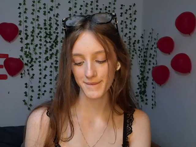 VikkiShon live cam on BongaCams