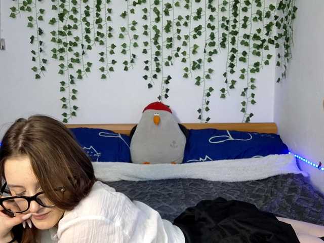 VikkiShon's BongaCams show and profile