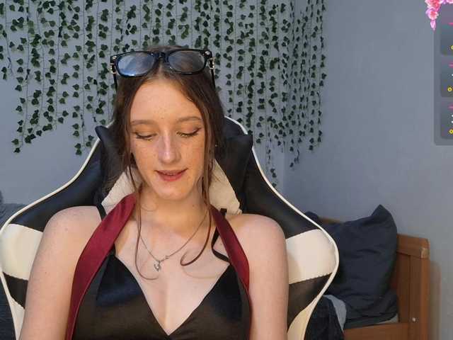 VikkiShon live cam on BongaCams