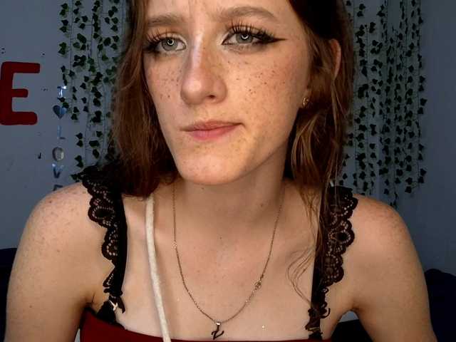VikkiShon live cam on BongaCams