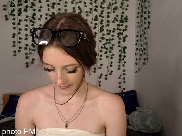 VikkiShon live cam on BongaCams