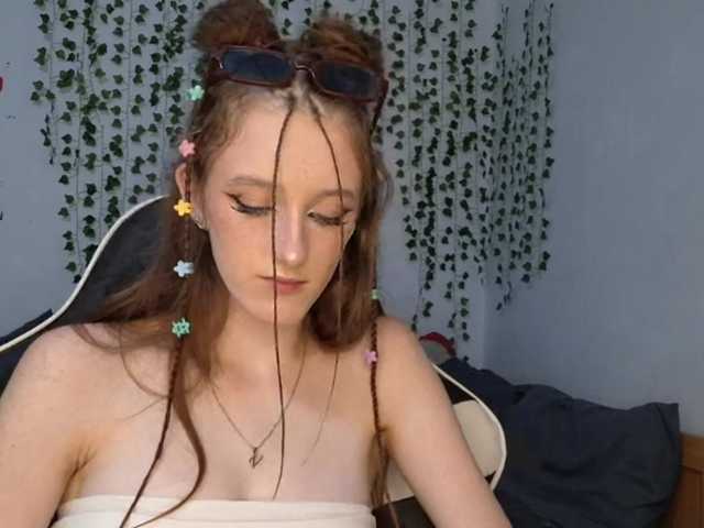 VikkiShon live cam on BongaCams