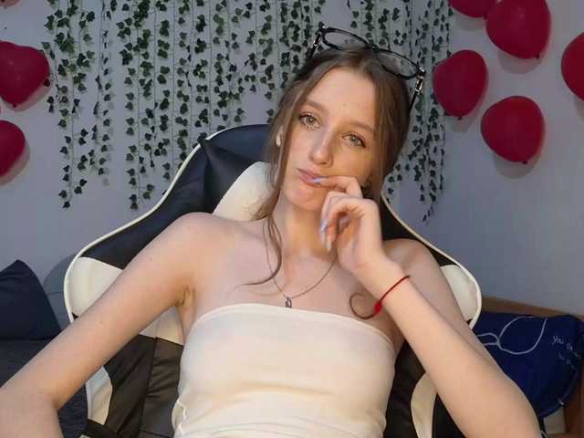 VikkiShon live cam on BongaCams