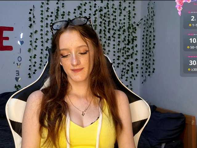VikkiShon live cam on BongaCams
