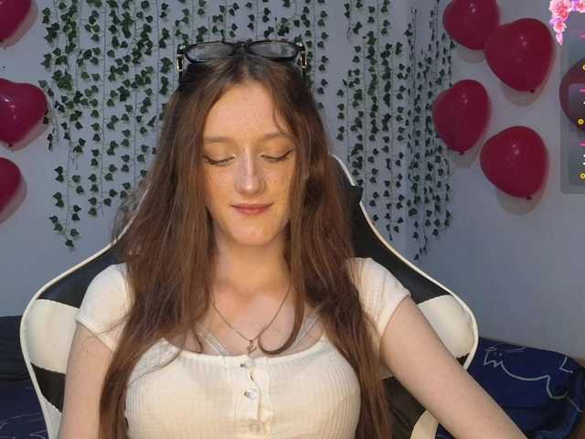 VikkiShon live cam on BongaCams