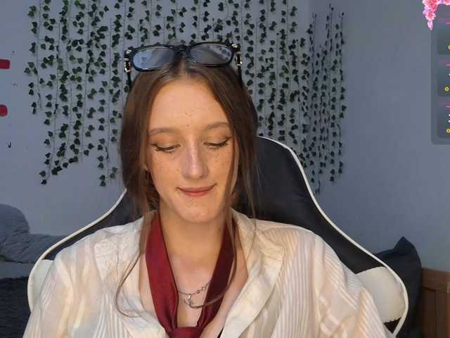 VikkiShon live cam on BongaCams