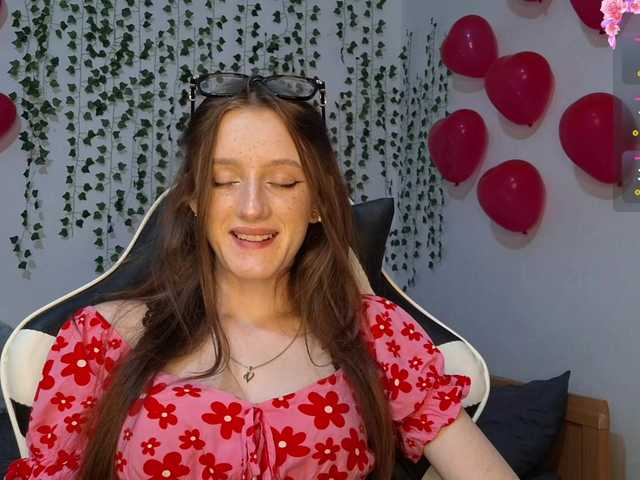 VikkiShon live cam on BongaCams