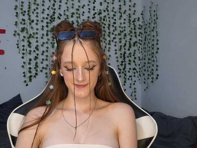 VikkiShon live cam on BongaCams