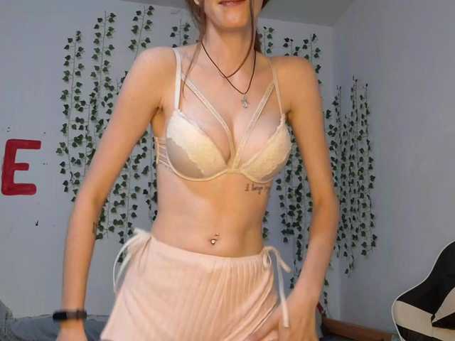 VikkiShon live cam on BongaCams