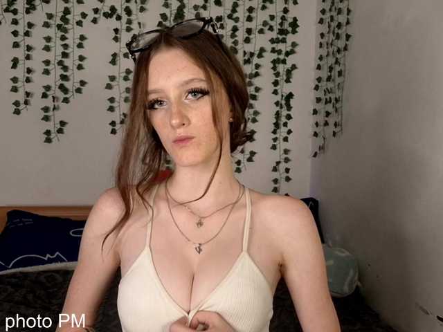 VikkiShon live cam on BongaCams