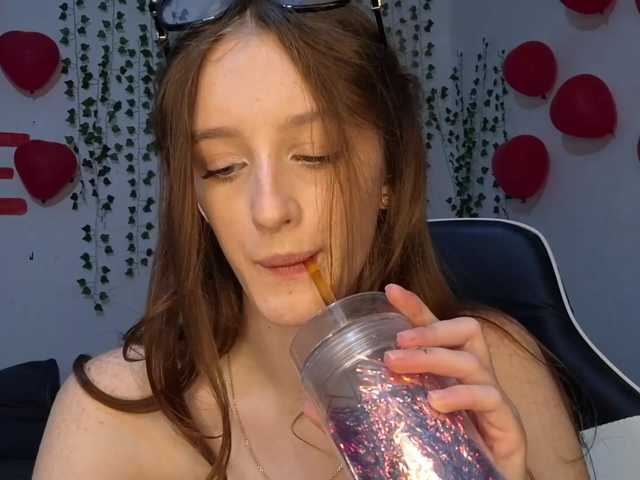 VikkiShon live cam preview