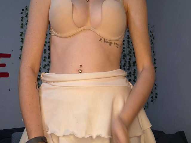 VikkiShon live cam on BongaCams