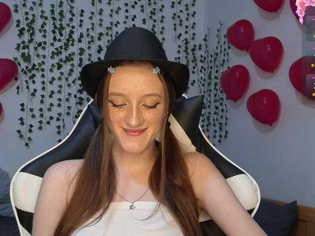 VikkiShon live cam on BongaCams