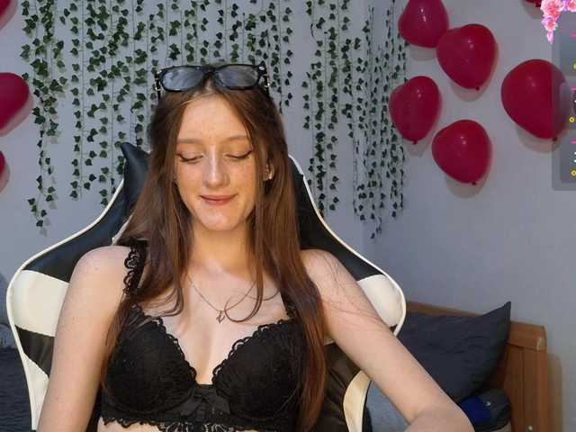 VikkiShon live cam on BongaCams