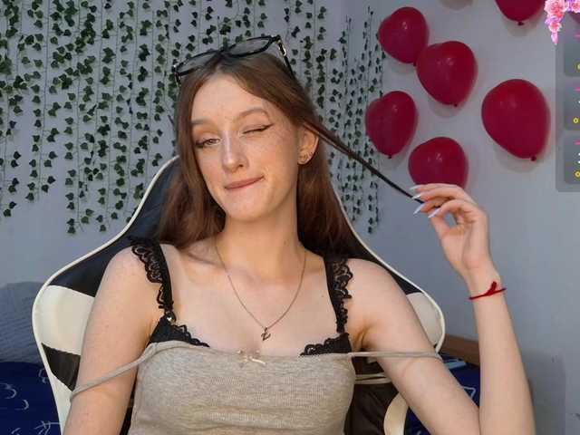 VikkiShon live cam on BongaCams