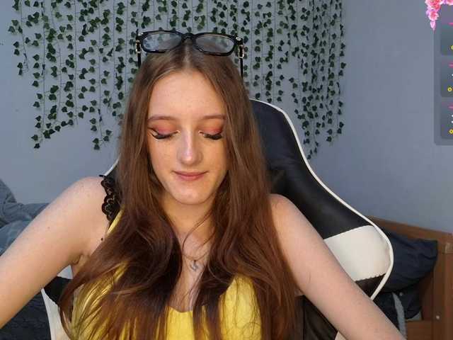 VikkiShon live cam on BongaCams
