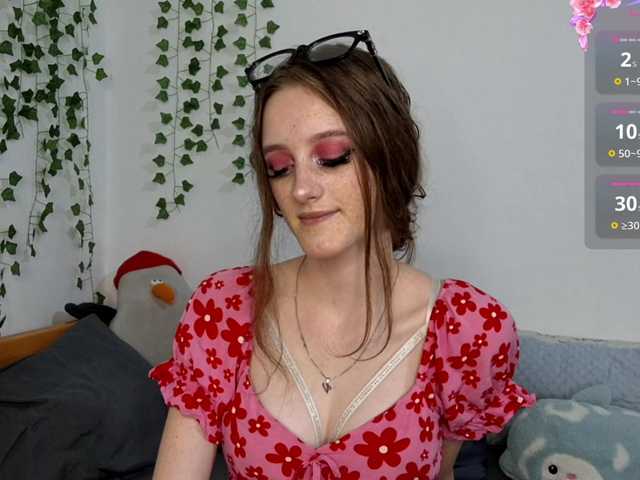 VikkiShon live cam on BongaCams