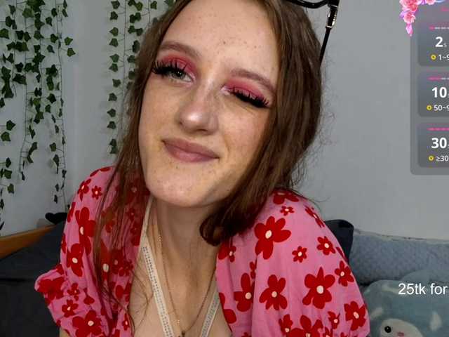VikkiShon live cam on BongaCams