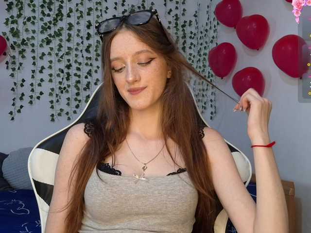 VikkiShon live cam on BongaCams