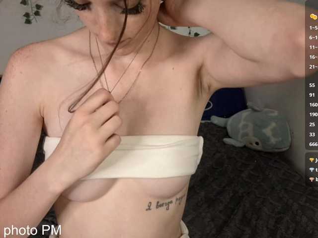 VikkiShon live cam on BongaCams