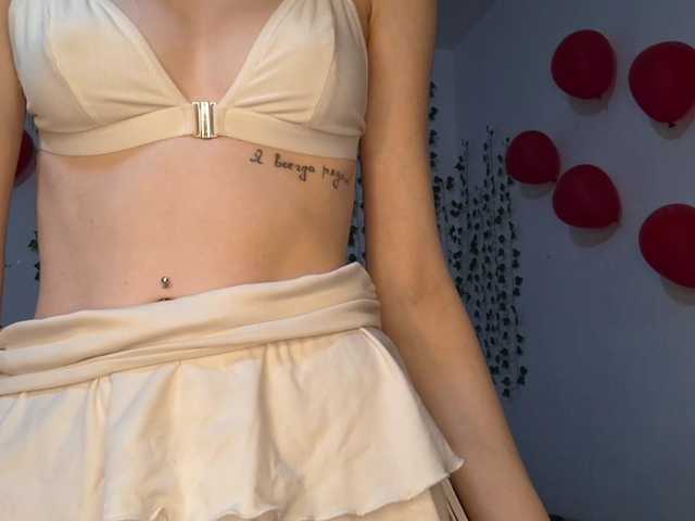 VikkiShon live cam on BongaCams