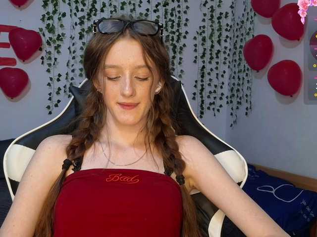 VikkiShon live cam on BongaCams