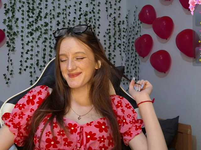 VikkiShon live cam on BongaCams