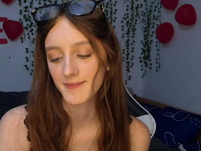VikkiShon live cam on BongaCams