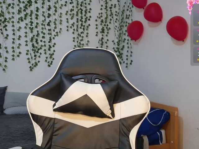 VikkiShon live cam on BongaCams