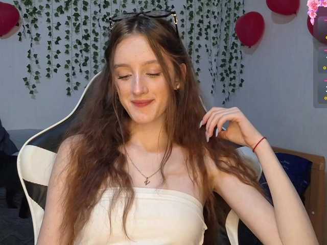 VikkiShon live cam on BongaCams
