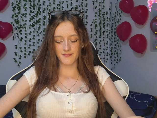 VikkiShon live cam on BongaCams
