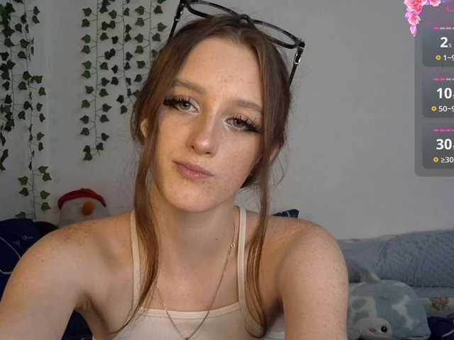 VikkiShon live cam on BongaCams