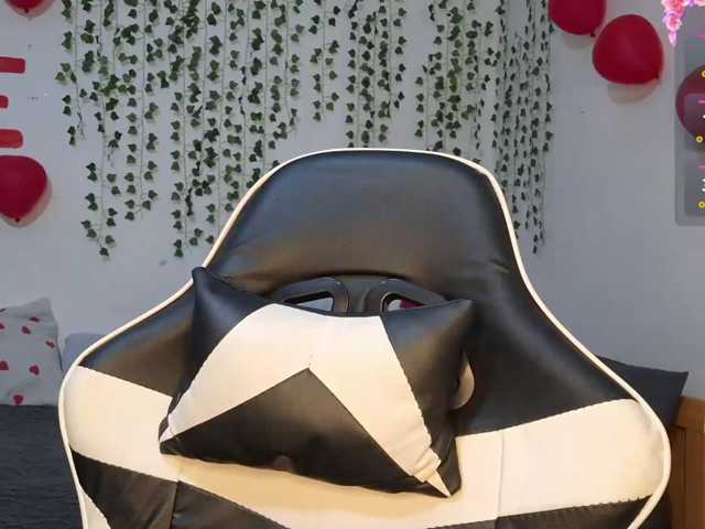 VikkiShon live cam on BongaCams