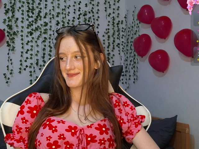 VikkiShon live cam on BongaCams