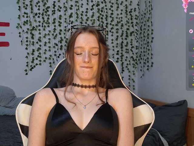 VikkiShon live cam on BongaCams