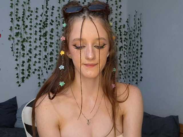 VikkiShon live cam on BongaCams