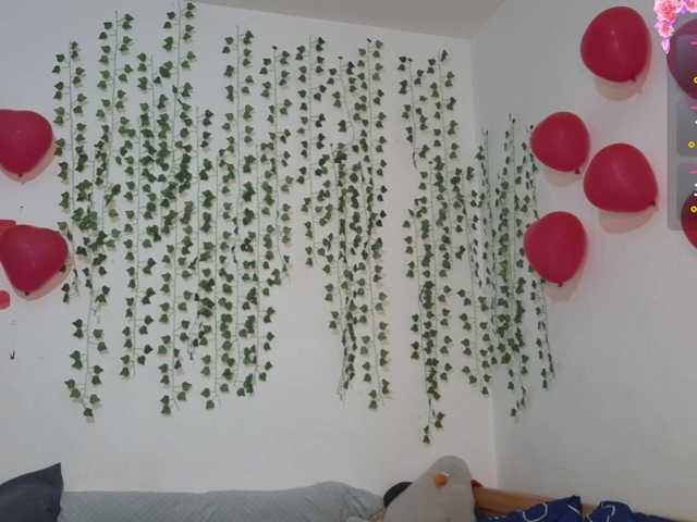 VikkiShon live cam on BongaCams