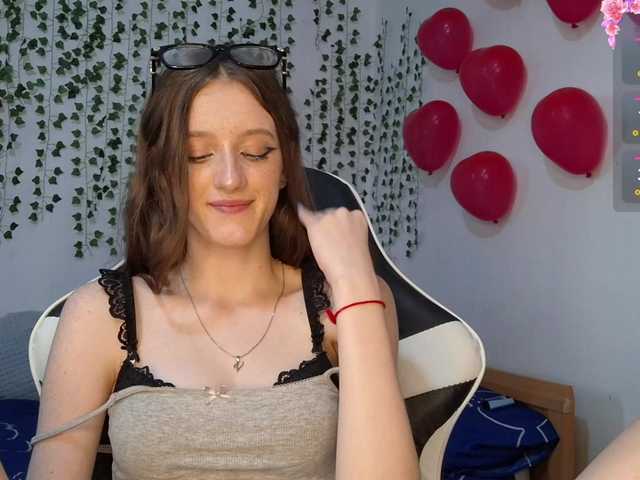 VikkiShon live cam on BongaCams